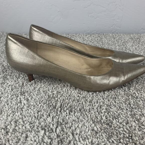 Stuart Weitzman Shoes Womens Size 9.5 Gold Pointed Toe Kitten Heel Pumps Leather - Picture 2 of 10